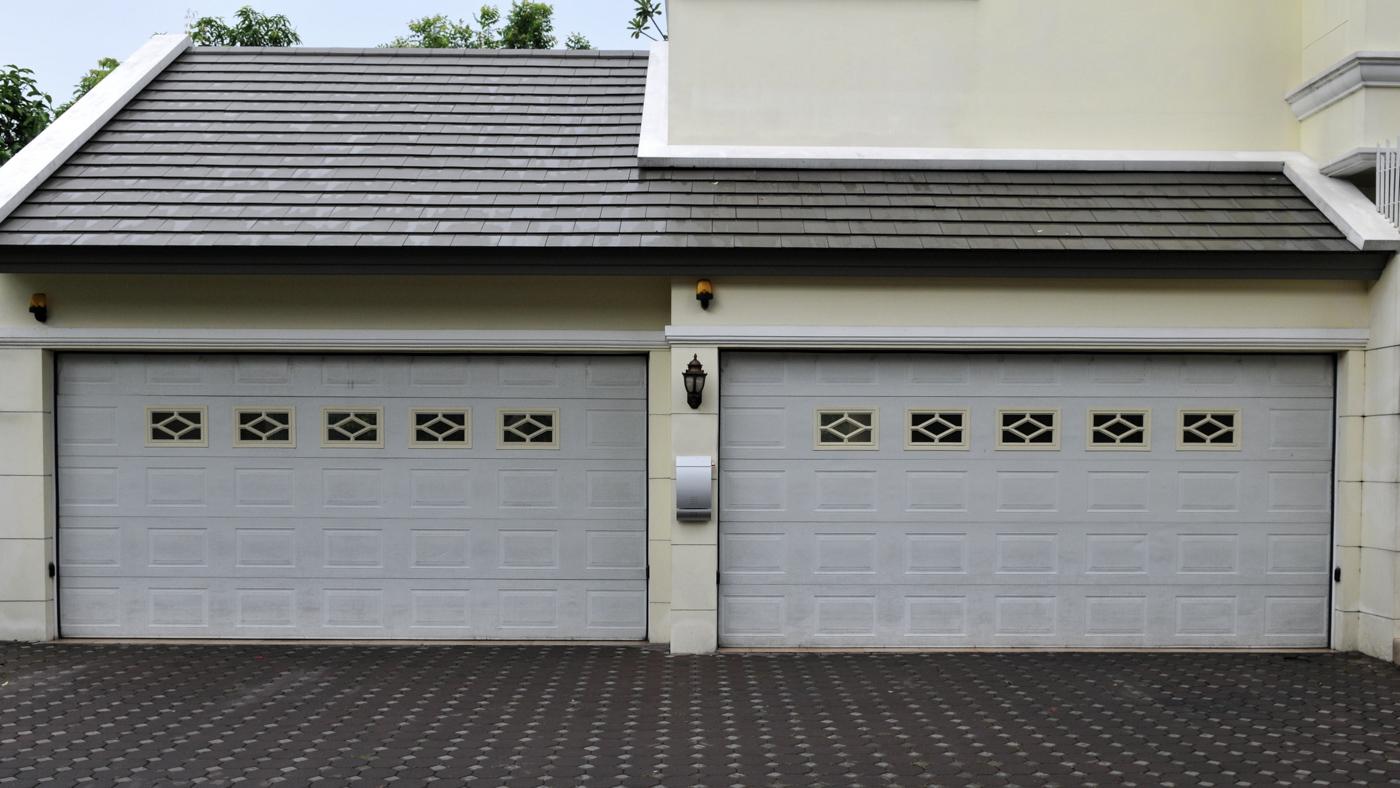 Residential garage doors winter maintenance Hamilton